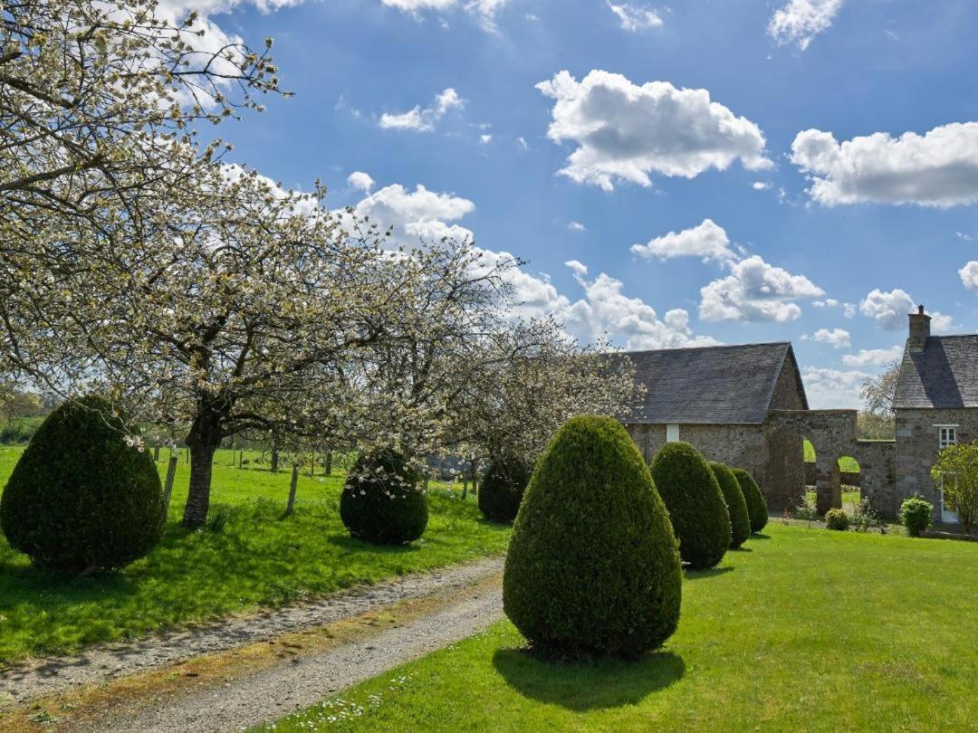 Le Manoir De La Besliere - Gite Et Chambres D'Hotes Folligny Exterior foto